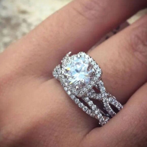 Luxury diamond wedding ring set - Picture 2 of 8